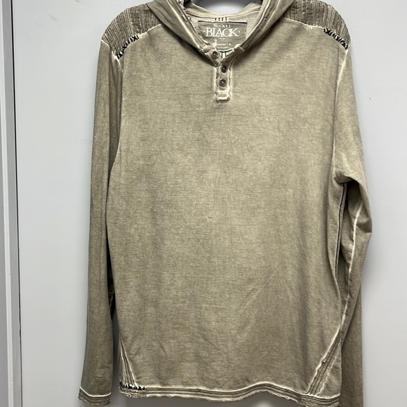 Buckle Other - SOLD IN STORE Buckle Black athletic fit long sleeve top!